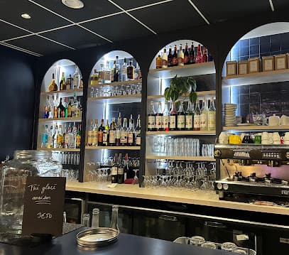 La Reine de Cœur - Restaurant et Bar Culturel