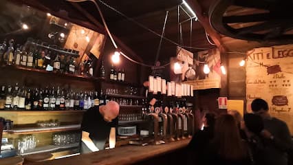 Saloon of The Artists