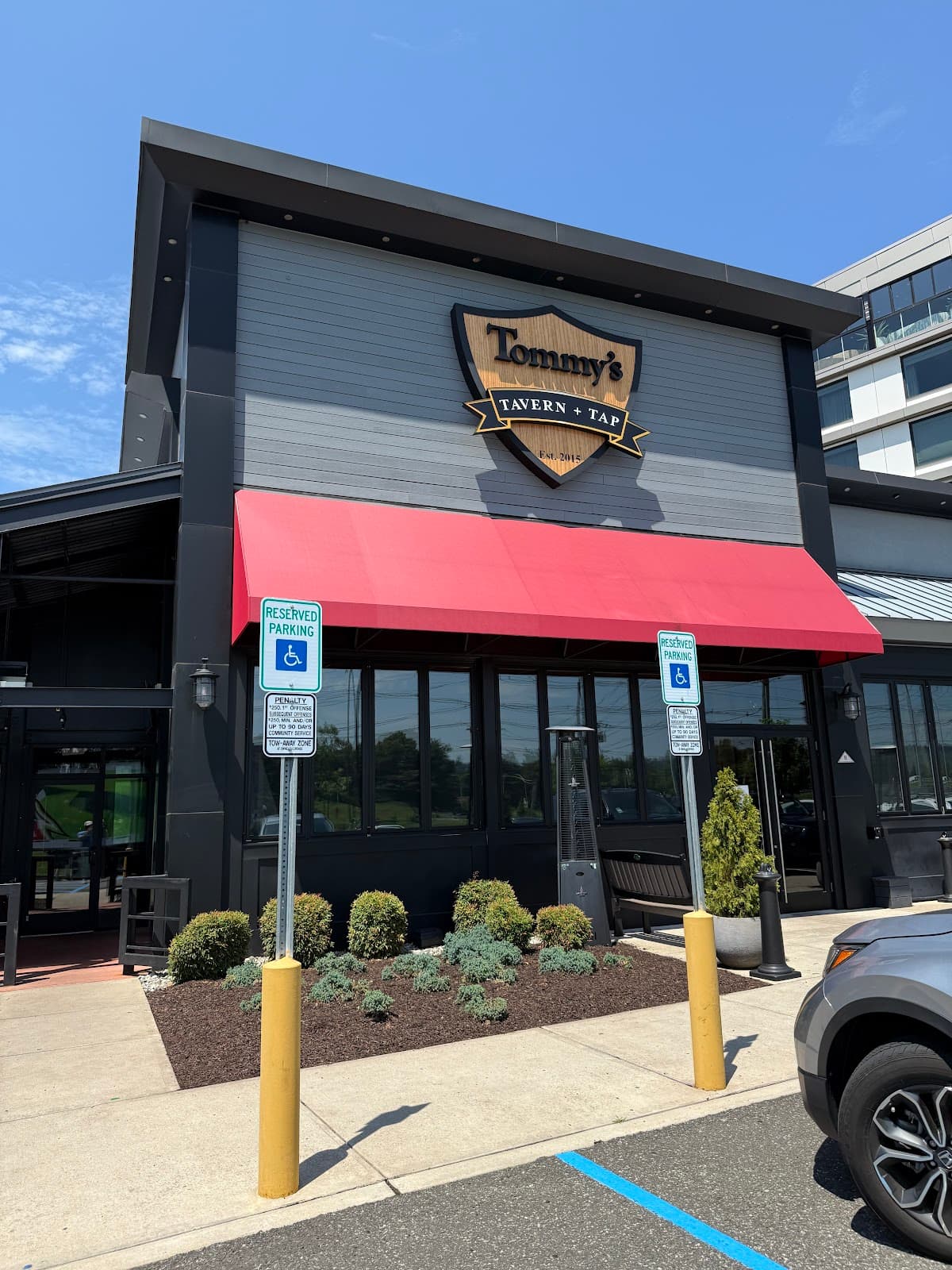 Tommy's Tavern + Tap @ Bridgewater