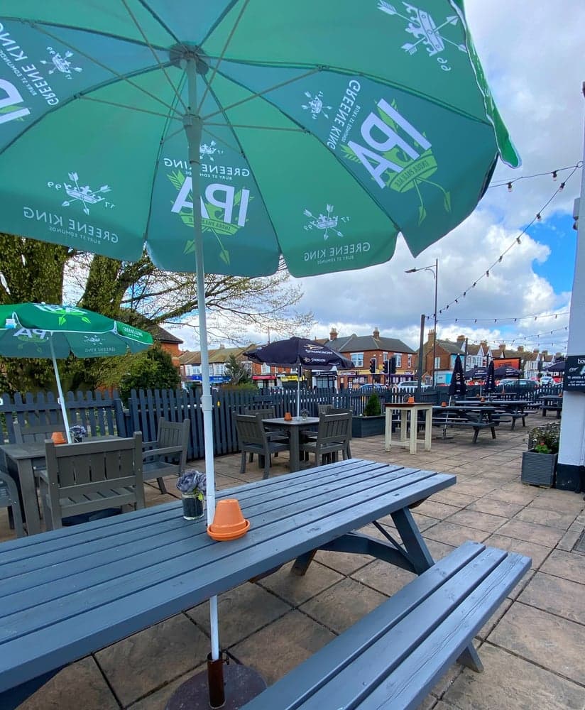 Old Walnut Tree (Southend-on-Sea)