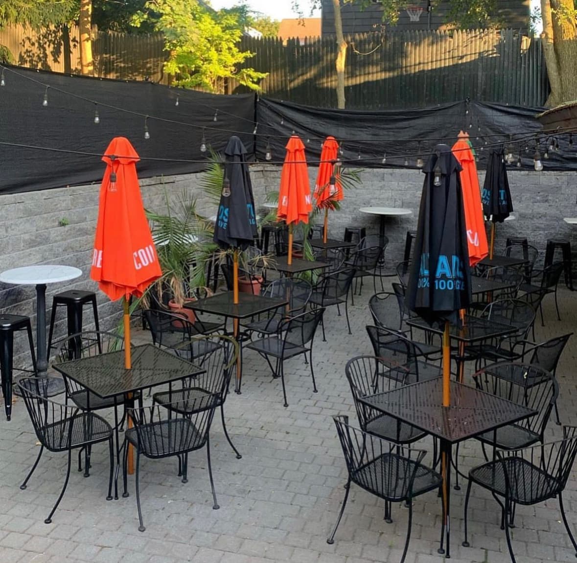 Llewellyn Parq Bar And Grill