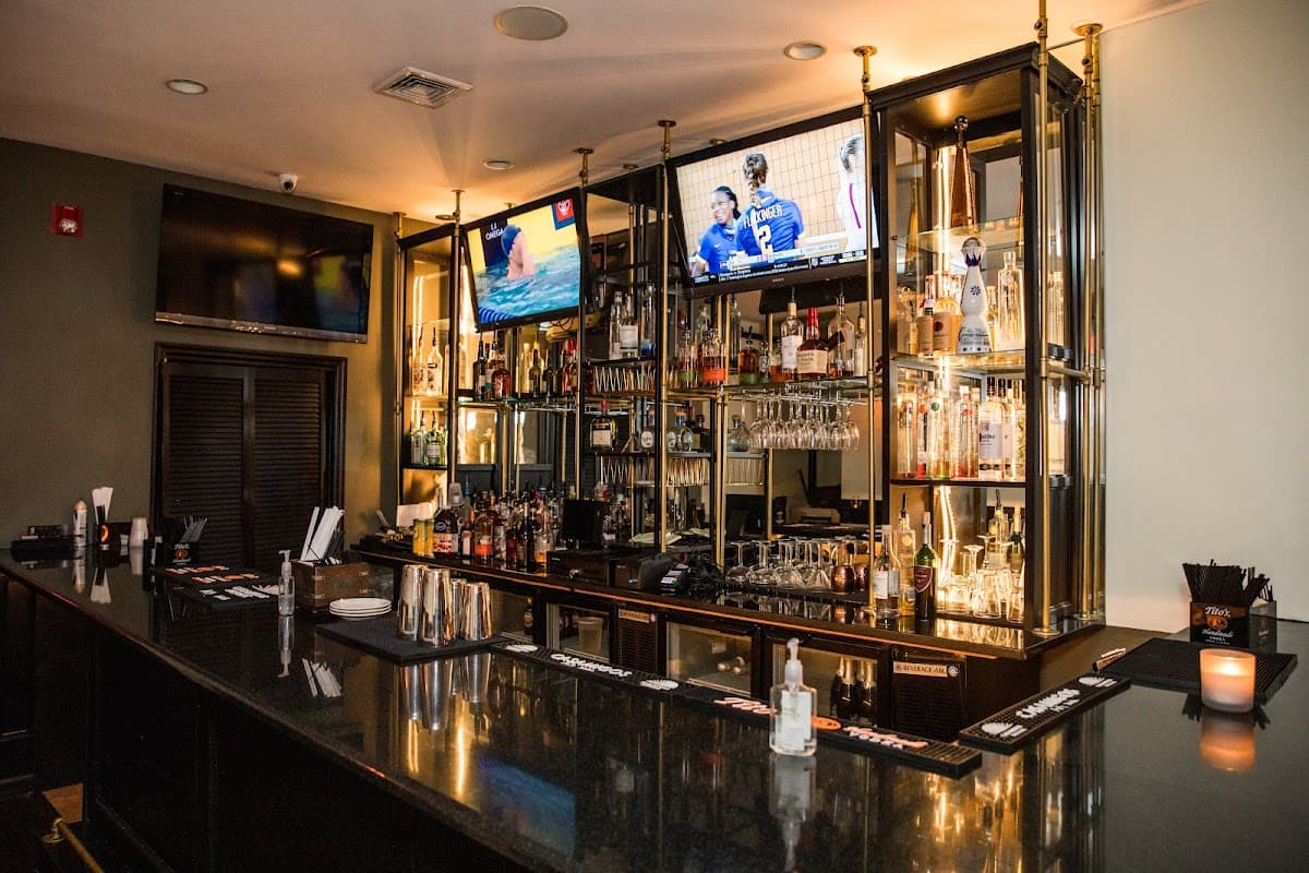 690 Park Restaurant Bar & Lounge